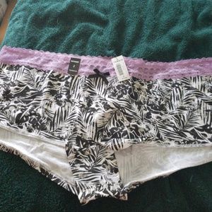 Nwt sz 2 boyshort torrid panties